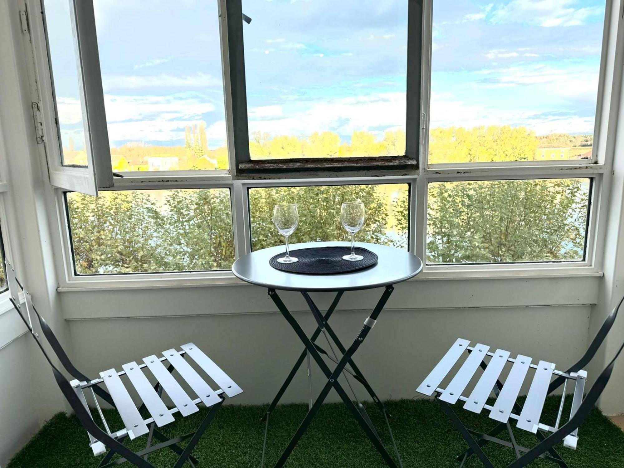 Appartement Quai Saone - By Primo C0Nciergerie Tournus Exterior foto